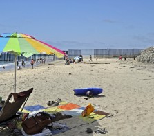 Borrando la Barda: Erasing the Border
